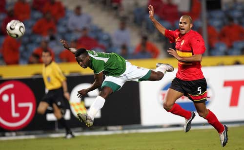 篮球湖人新秀完成生涯首次双双（湖人新秀斩获生涯首个两双）