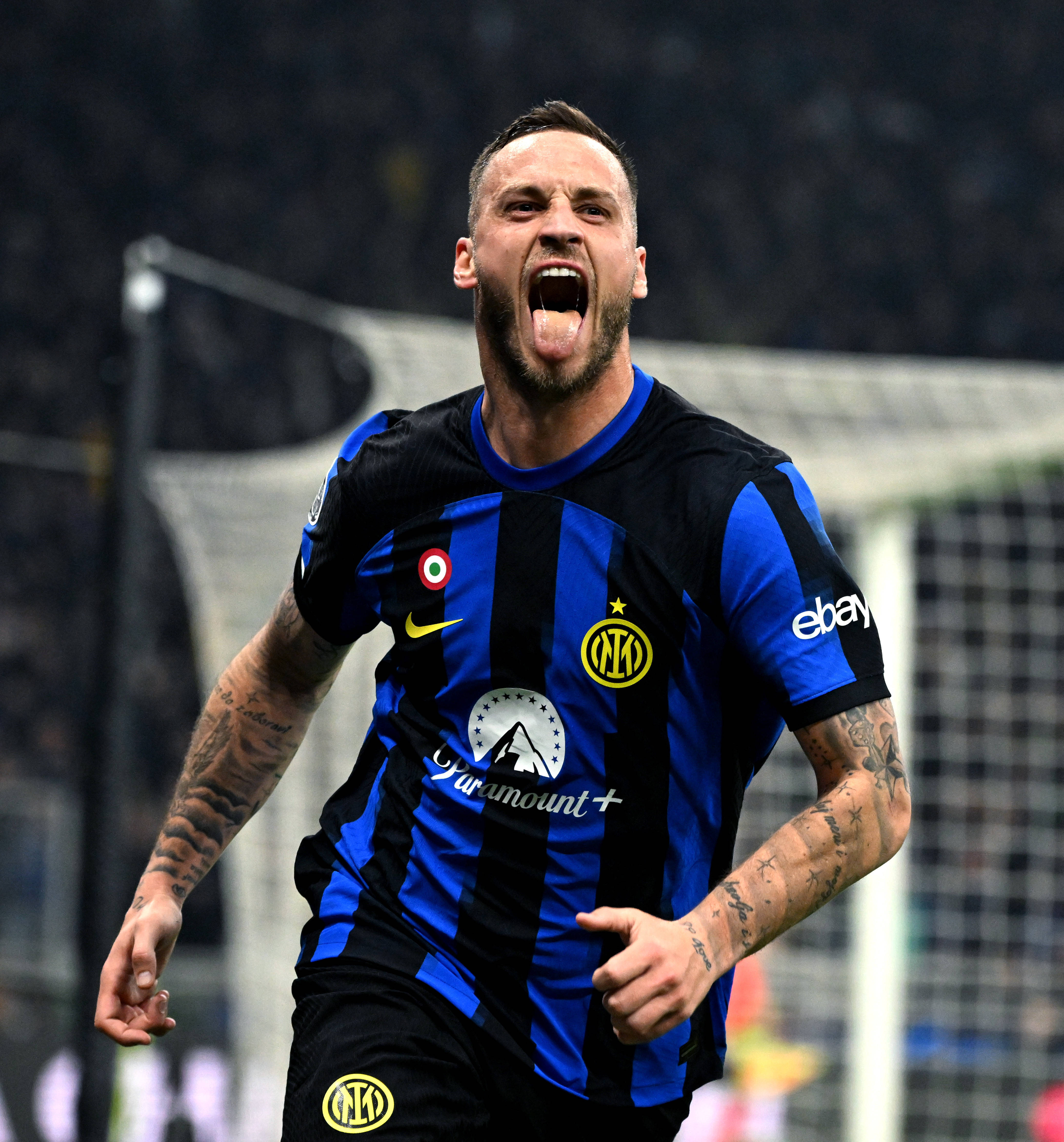 吉尔摩社媒晒照：手术成功，康复之路开始（吉尔摩社媒晒照报平安：手术顺利，康复启程）