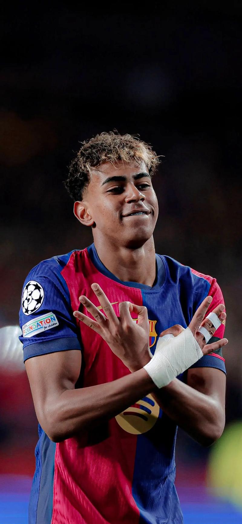 埃里克：阿劳霍是个非常受欢迎的人，我们正敞开双臂等他归来（埃里克：阿劳霍人气极高，我们张开双臂迎接他的回归）