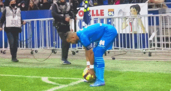 赛后未感谢球迷，捷克全队奖金被取消，队长绍切克被撤职（赛后未向球迷致意，捷克队全队奖金被取消，队长绍切克遭免职）