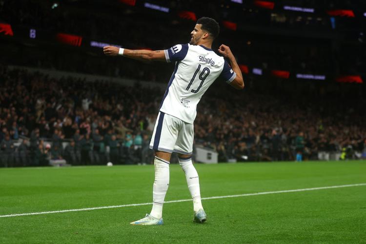 北青：36岁吴曦与上海申花续约1年，将随球队海外拉练（北青：36岁吴曦与申花续约一年 将随队赴海外拉练）