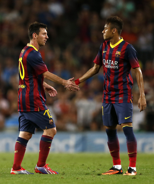 教练：你去给我盯住7号，“膏药式”防守的最高境界就是人盯人“你就说盯的死不死吧”（教练下令：锁死7号！膏药式防守的极致是人盯人——就问盯死不盯死）