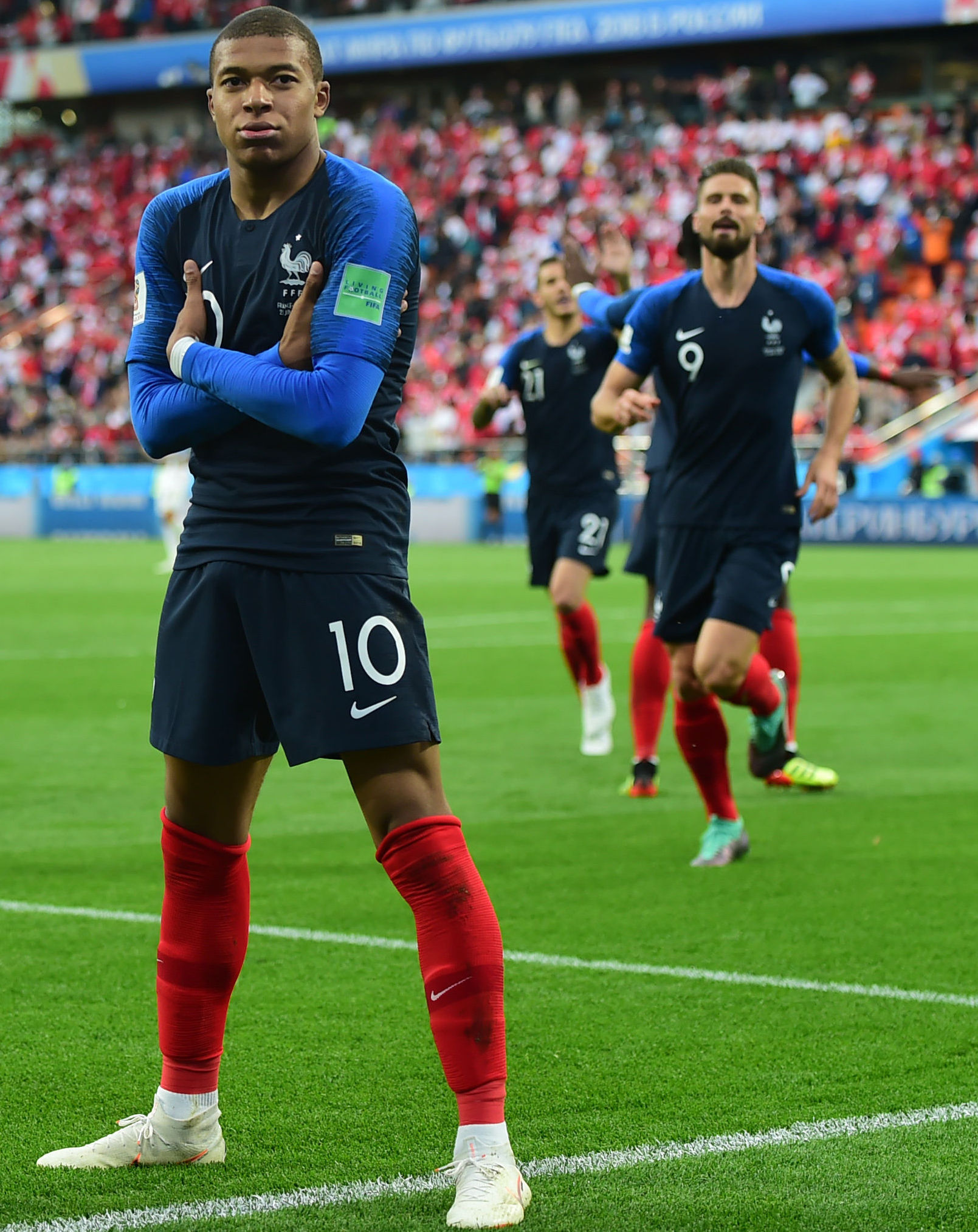 自称亚泰18岁后卫刘议阳女友的账号指控其恋爱期出轨、裸聊（网传自称亚泰18岁后卫刘议阳女友的账号发文，指其在恋爱期间出轨并涉裸聊）