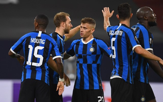 皇马官方：完成欧冠前最后一练，姆巴佩、卡马文加在室内训练（皇马通报：欧冠赛前最后一练结束，姆巴佩与卡马文加进行室内训练）