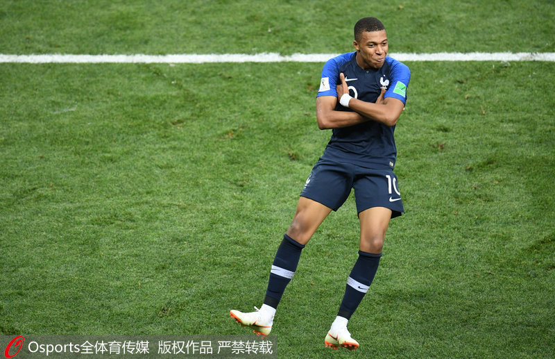 他才是真冤！基耶萨近3场只踢4分钟，但本赛季出战384分钟已贡献2球3助（真委屈！基耶萨近3战仅踢4分钟，却在本季384分钟里已交出2球3助）