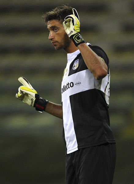 里程碑，亚泰37岁前锋谭龙已在中超出战200场比赛（37岁谭龙达成中超200场里程碑，亚泰前锋再添荣誉）