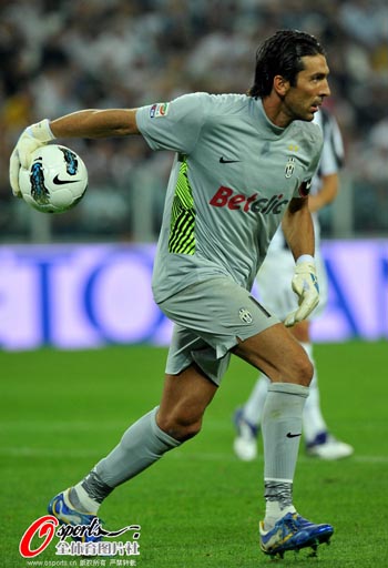 奥赖利：我们队内互相配合得很好；现在不会讨论争冠（奥赖利：球队配合默契，眼下不谈争冠）