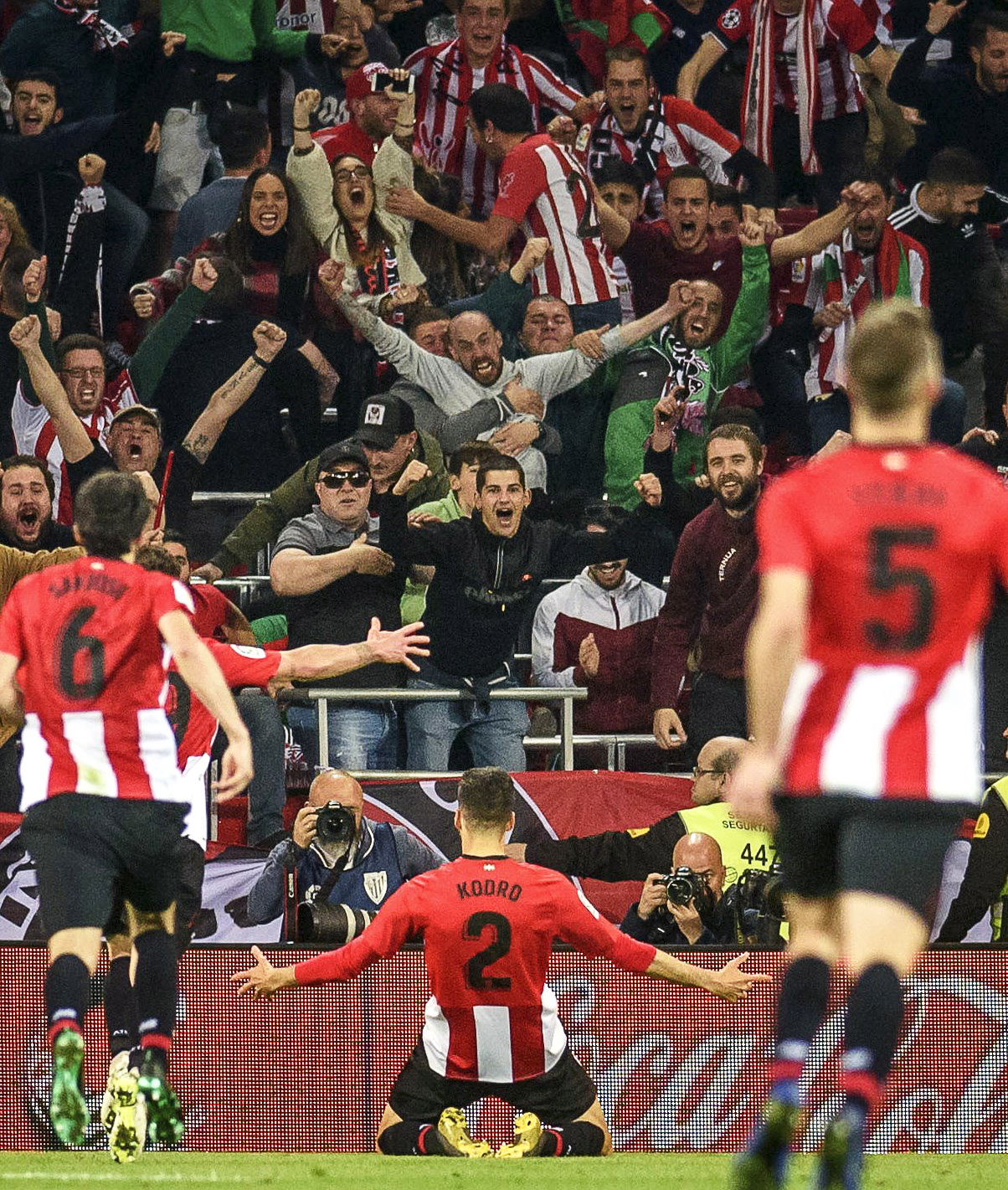 阿图博卢：参加世界杯是我的目标；接替诺伊尔？我走自己的路（阿图博卢：目标是踢世界杯；谈接班诺伊尔——我走自己的路）