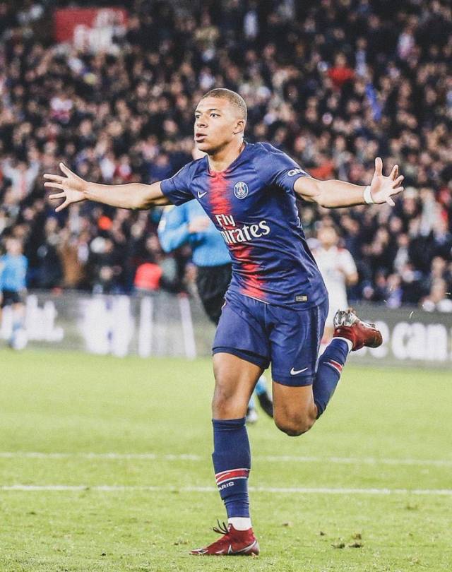 天空记者：齐尔克泽想继续留在曼联并为自己的位置而战（天空体育记者：齐尔克泽希望留在曼联，力争上位）