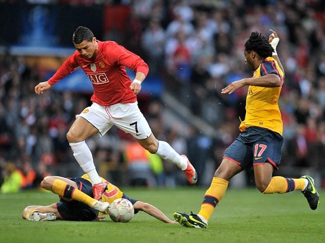 中超比赛焦点：山东泰山迎战上海申花,（中超焦点战：山东泰山对决上海申花）